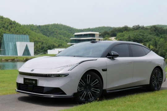 Sedan cỡ lớn full tiện nghi của Lynk & Co giá chỉ 746 triệu VNĐ