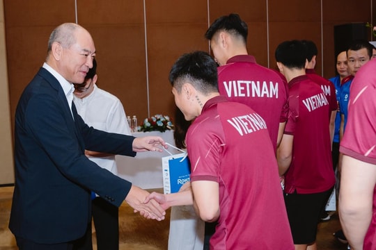 Rohto-Mentholatum Việt Nam tiếp sức đội tuyển bóng đá quốc gia trước thềm SEA Games 33