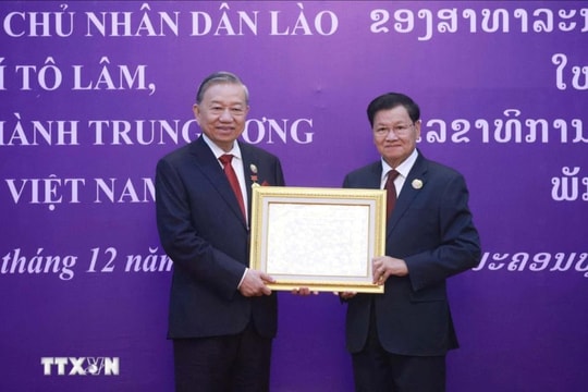 Trao Huân chương Vàng Quốc gia của nước Cộng hòa DCND Lào tặng Tổng Bí thư Tô Lâm