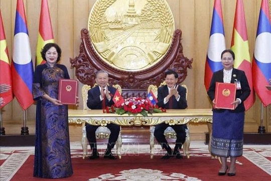 Tổng Bí thư Tô Lâm và Tổng Bí thư, Chủ tịch nước Lào chứng kiến Lễ trao các văn kiện hợp tác