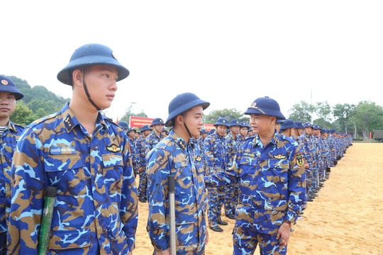 Vùng 4 Hải quân hưởng ứng “Chiến dịch Quang Trung” giúp nhân dân xây dựng, sửa chữa nhà sau lũ