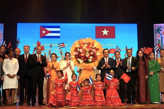 TP Hồ Chí Minh thắt chặt tình đoàn kết với Cuba