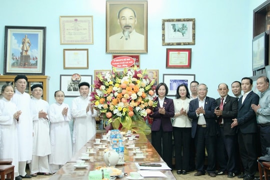 Lãnh đạo Ủy ban MTTQ Việt Nam Thành phố thăm, chúc mừng Họ đạo Cao Đài Thủ đô Hà Nội