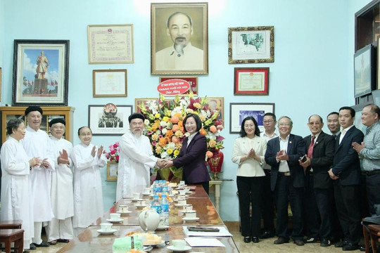 Lãnh đạo Ủy ban MTTQ Việt Nam TP Hà Nội thăm, chúc mừng Họ đạo Cao Đài Thủ đô Hà Nội