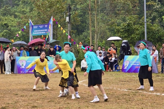 Khai mạc Giải Bóng đá nữ các dân tộc thiểu số tại Quảng Ninh
