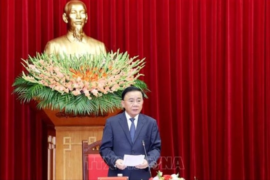 Thường trực Ban Bí thư Trần Cẩm Tú tiếp Đoàn cán bộ cao cấp Đảng Nhân dân Cách mạng Lào