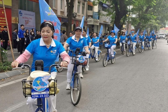 Phụ nữ Thủ đô hưởng ứng 35 năm Việt Nam ứng phó HIV/AIDS
