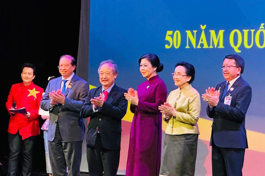 Phu nhân Ngô Phương Ly dự Khai mạc Tuần phim Việt Nam và triển lãm ảnh về quan hệ Việt Nam - Lào