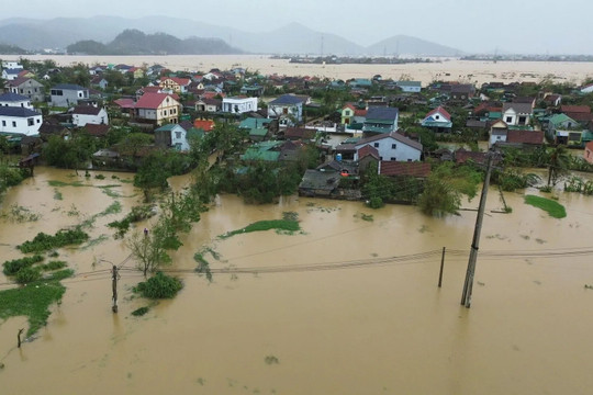 Vì sao Trung Bộ mưa lớn kéo dài?
