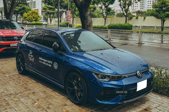 Cận cảnh hatchback Volkswagen Golf R 2025 giá 1,9 tỷ đồng tại Việt Nam