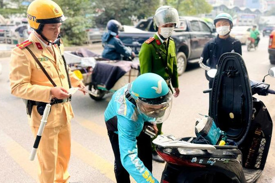 Hà Nội: Xử lý nhiều lái xe dán, che biển số khi tham gia giao thông