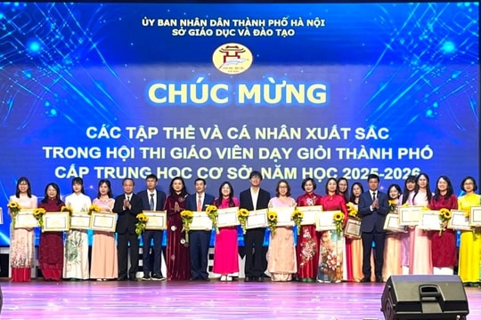 Hà Nội trao thưởng 180 giáo viên THCS dạy giỏi cấp thành phố