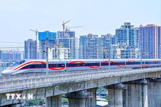 Trung Quốc đưa vào sử dụng tuyến đường sắt cao tốc đến biên giới Việt Nam