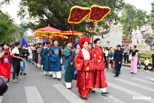 Hỷ sự xưa trở lại Hồ Gươm trong Vietnam Happy Fest 2025