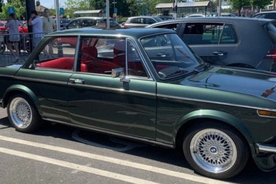 Hoán cải động cơ xăng sang điện, BMW 1602 EV vẫn chạy mượt mà