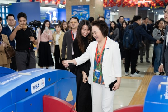 Áp dụng thẻ vé kiểm soát tự động trên tuyến 2A Cát Linh - Hà Đông: Bước tiến dài của giao thông công cộng Thủ đô