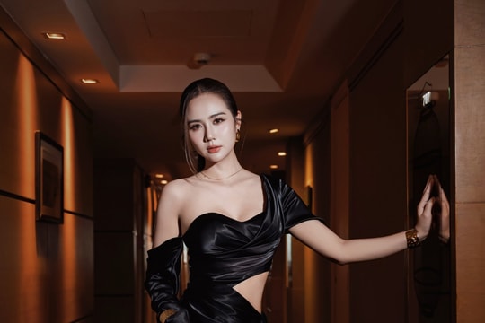 Phan Minh Huyền "gây thương nhớ" khi diện đồ dạ hội