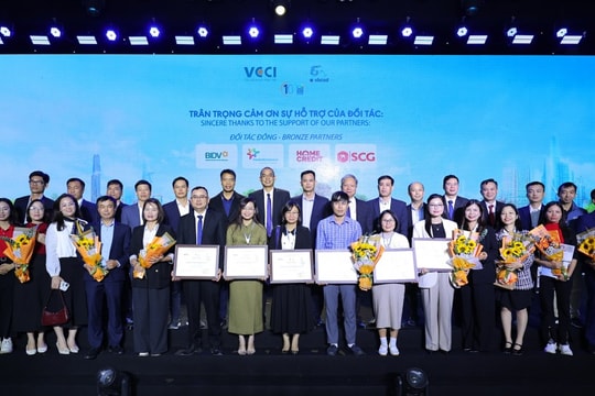 SCG và 7 công ty thành viên được vinh danh Top 100 Doanh nghiệp Bền vững 2025