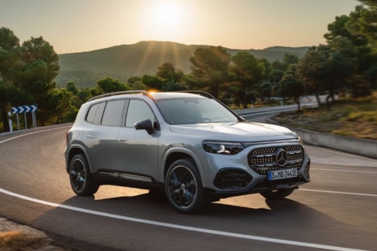 Mercedes-Benz GLB 2026 ra mắt: Nâng cấp từ thiết kế đến hệ truyền động