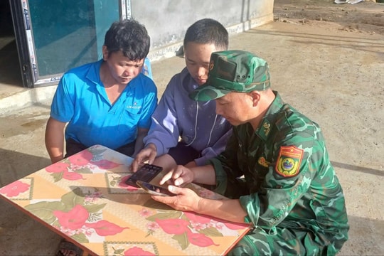 Bộ đội biên phòng tỉnh Lai Châu: “Cầu nối” đưa dịch vụ công trực tuyến đến bản làng