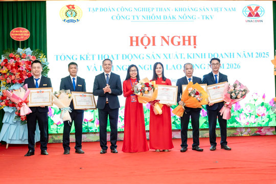 Công ty Nhôm Đắk Nông -TKV nộp ngân sách Nhà nước năm 2025 đạt 858 tỷ đồng