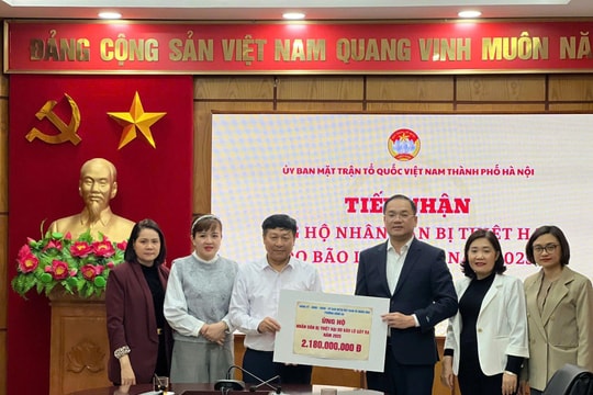Cán bộ, nhân dân phường Đống Đa ủng hộ đồng bào bị thiệt hại do bão lũ hơn 5 tỷ đồng