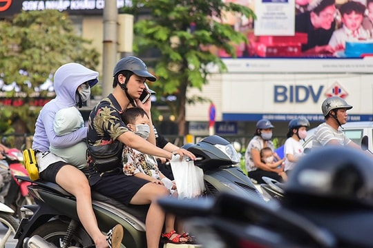 Hà Nội siết chặt xử lý vi phạm sử dụng điện thoại khi tham gia giao thông Bước tiến cần thiết để định hình văn hóa lái xe an toàn
