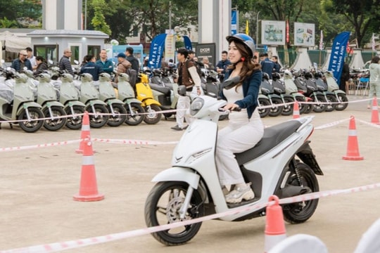 Xe máy điện VinFast “được lòng” từ học sinh tới nhân viên văn phòng