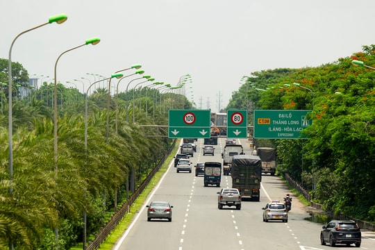 Phân luồng giao thông phục vụ thi công sửa chữa Đại lộ Thăng Long