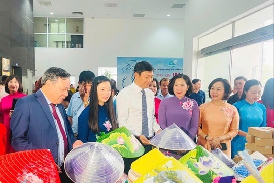 Nâng cao quyền năng của phụ nữ trong giảm nghèo Bài 3: Người giữ lửa đam mê, tạo sinh kế bền vững với nón lá làng Chuông