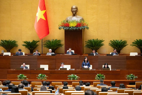 Quốc hội thông qua Luật Dân số: Tăng thời gian nghỉ thai sản và hỗ trợ tài chính khi sinh con
