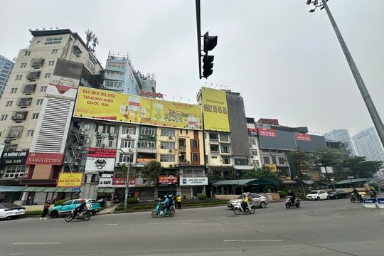 Xử lý vi phạm quảng cáo tại phường Đống Đa