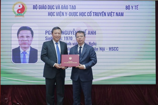 Trao quyết định bổ nhiệm chức danh phó giáo sư ngành Y