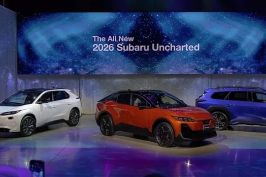 Subaru Uncharted 2026 ra mắt: SUV điện giá mềm nhưng đầy ắp trang bị