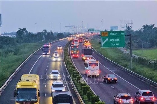 Ngày đầu kiểm soát xe kinh doanh vận tải hành khách, xử lý 109 trường hợp vi phạm