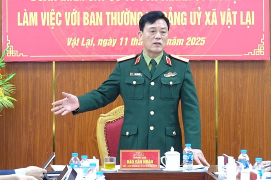 Tư lệnh Bộ Tư lệnh Thủ đô Hà Nội Đào Văn Nhận giám sát tại xã Vật Lại