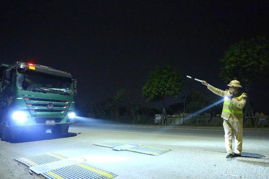 Hà Nội: Xử phạt hơn 1.000 xe tải vi phạm trong hơn 1 tháng