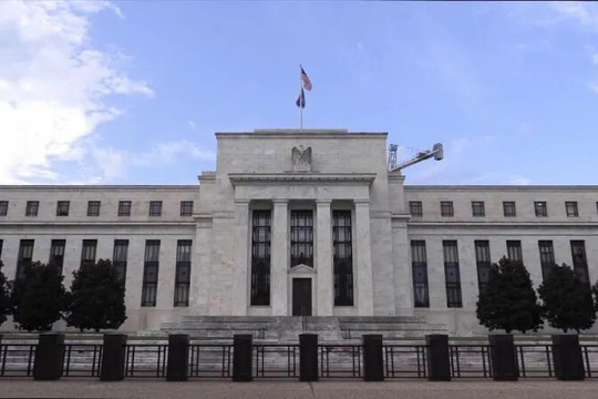 Fed giảm lãi suất nhưng cảnh báo chậm nới lỏng trong năm tới