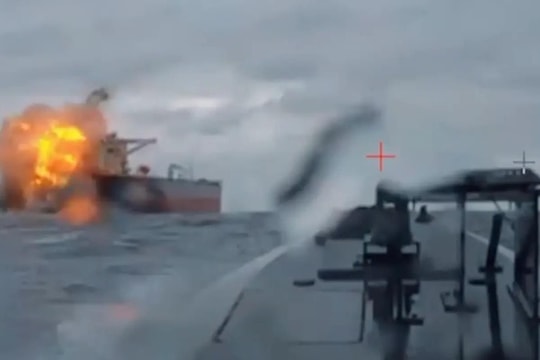 Ukraine phóng UAV, tàu chở dầu Nga trên Biển Đen thiệt hại nặng