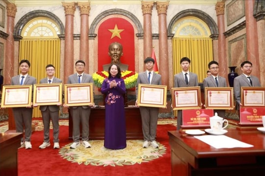 Tuyên dương học sinh đoạt giải Olympic và khoa học kỹ thuật quốc tế năm 2025