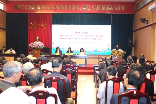 Cử tri phường Hai Bà Trưng kiến nghị giải quyết tình trạng lấn chiếm vỉa hè, lòng đường