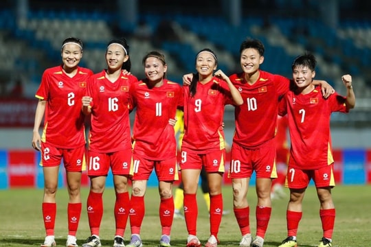 Thủ tướng gửi lời chúc mừng hai đội tuyển bóng đá Việt Nam tại SEA Games 33