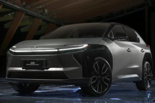 Toyota bZ4X ra mắt Đông Nam Á: SUV điện giá từ 1,2 tỷ VNĐ