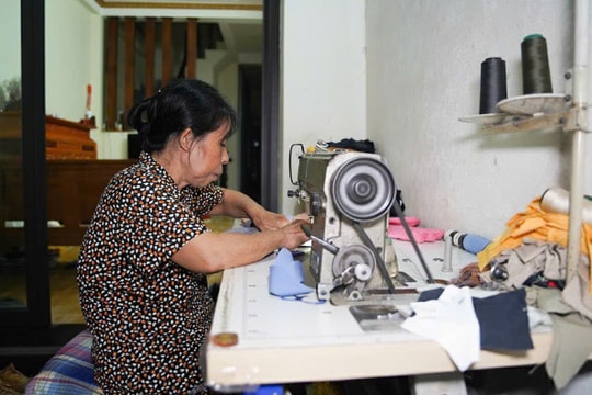 Thoát nghèo nhờ chiếc máy may và nguồn vốn ưu đãi