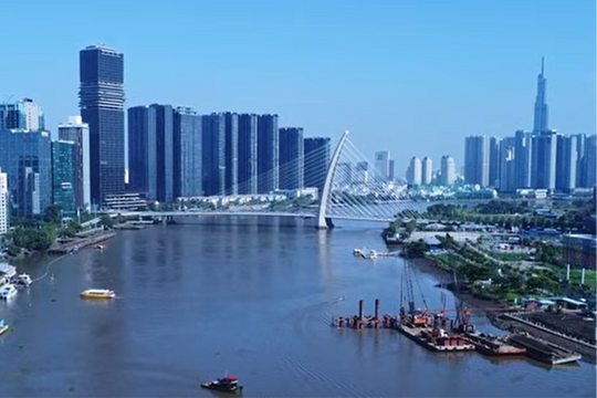 Cầu đi bộ nghìn tỷ qua sông Sài Gòn bắt đầu khoan cọc móng bờ Đông