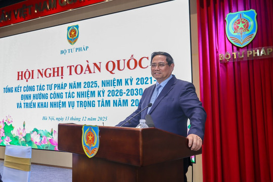 Thủ tướng Phạm Minh Chính: Chuyển từ "quản lý bằng pháp luật" sang "kiến tạo thể chế phát triển"