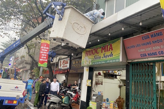 Phường Văn Miếu - Quốc Tử Giám ra quân giải quyết “điểm nghẽn” trật tự đô thị, hướng tới xây dựng đô thị văn minh