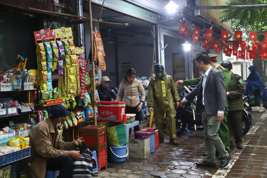 Phường Hồng Hà ra quân lập lại trật tự, kỷ cương và văn minh đô thị