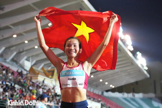 Nguyễn Thị Oanh không có đối thủ trên đường chạy 5.000m tại SEA Games 33