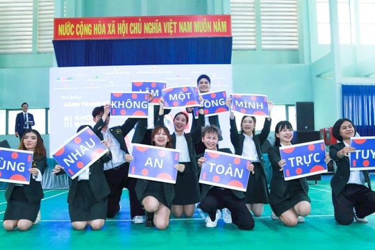 Lâm Đồng: Bảo vệ học sinh trước cạm bẫy "bắt cóc trực tuyến"